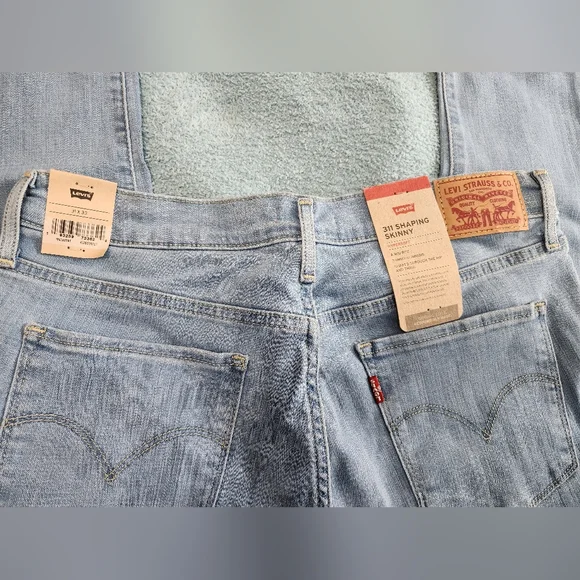 Levi's Women's Light Wash Skinny Jeans - Picture 5 of 5